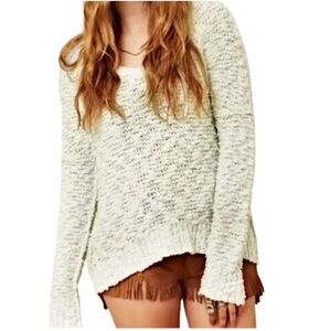FREE PEOPLE Cream V-Neck Sweater. No size listed/fits‎ like slouchy Small.